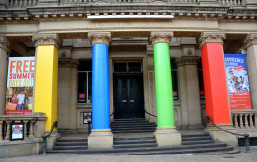 Museum & Art
        Gallery Entrance